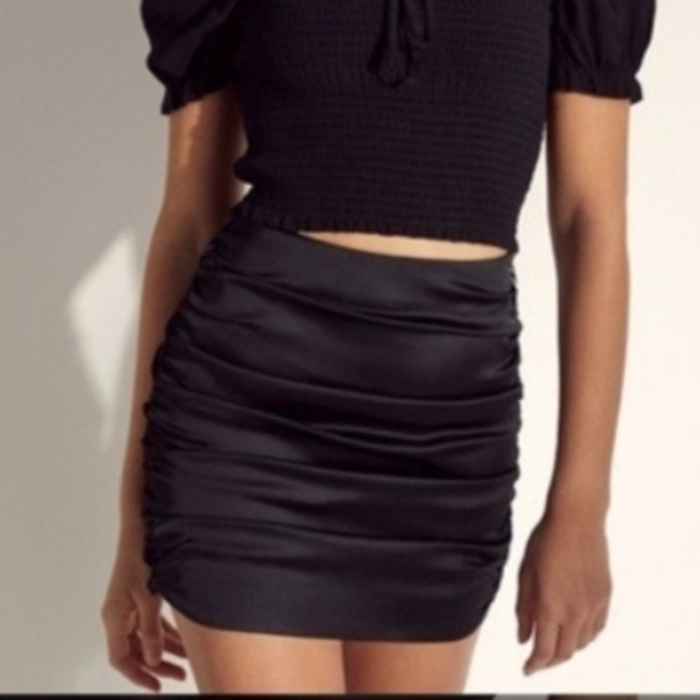 NWT Wilfred Aritzia Zadie Black Satun Ruched Skirt